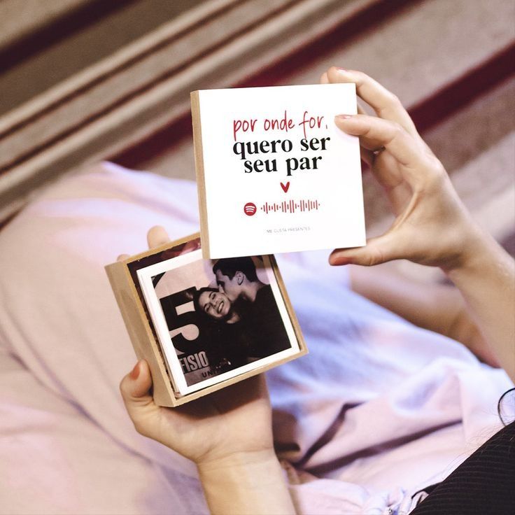 Caixa com fotos polaroides - inspiração de presente econômico e criativo de dia dos namorados 2025