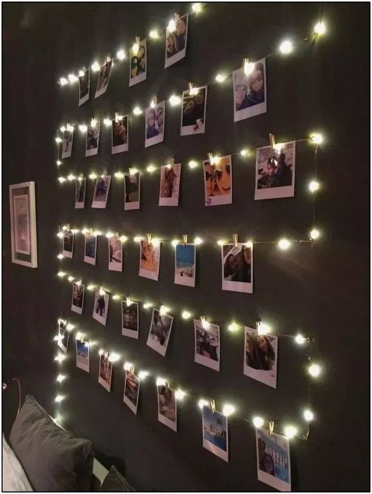 inspiração de decoração com fotos polaroid no quarto