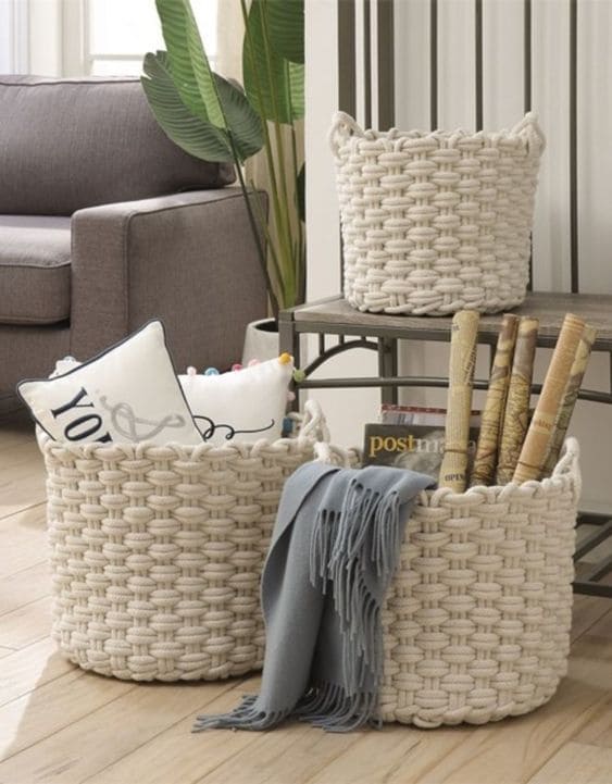 cestas organizadoras de crochê na decoração da sua casa