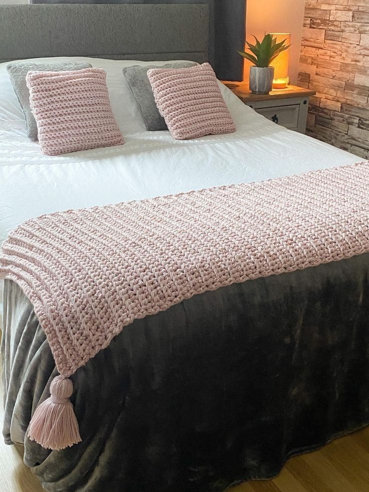 manta de crochê deixa sua cama com uma linda decoração